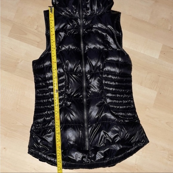 Lululemon Fluffin Awesome Vest Black shiny
goose down size 4 in great condition - Picture 8 of 8